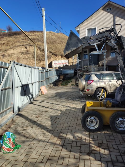 Бортповоротный мини погрузчик.