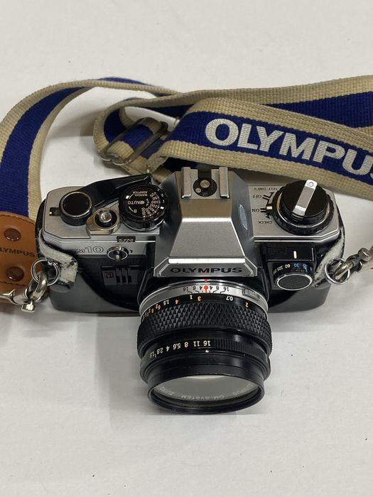 Aparat foto SLR Olympus OM 10,ob 50 mm f 1.8 Grip
