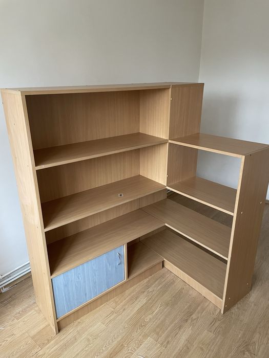 Corp de mobila in forma de L