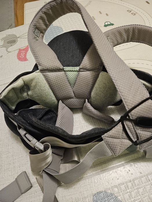 Кенгуру седалка Opalberry с модификация за преразпределяне на тежестта