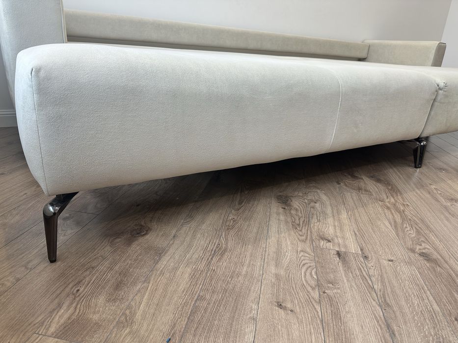 Продам диван, в идеальном состоянии. 350*110, раскладывается