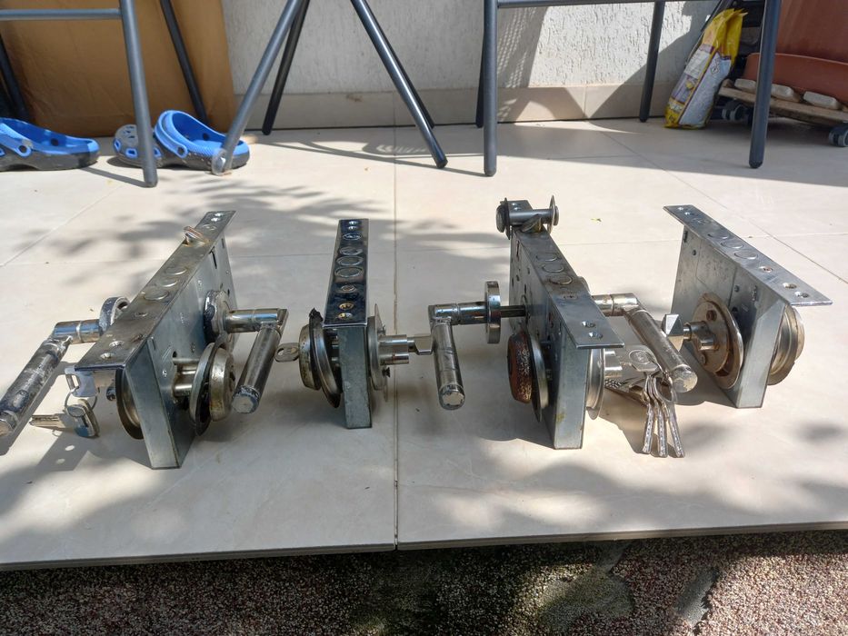 4 buc Yale 5chei închidere usă metalica exterior