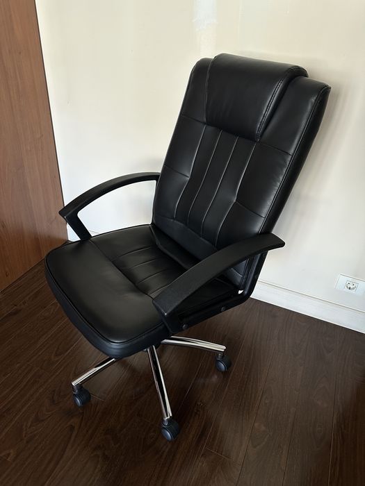 Scaun de birou rotativ