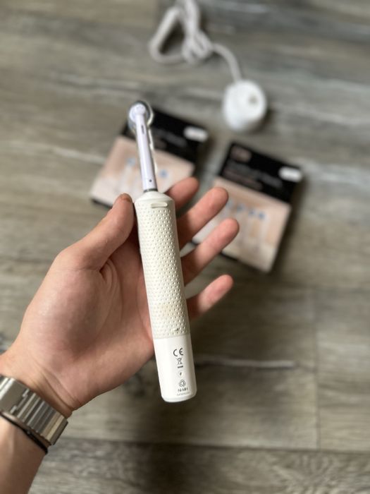 Periuță electrică Oral-B Pro cu timer + rezerve incluse