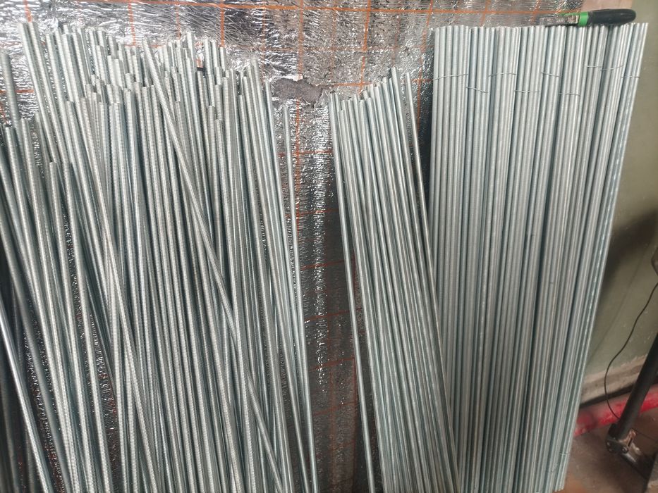 Шпилка резбовая.