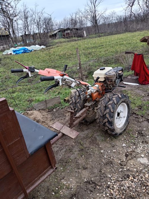 Vând  motocultor  cu remorca