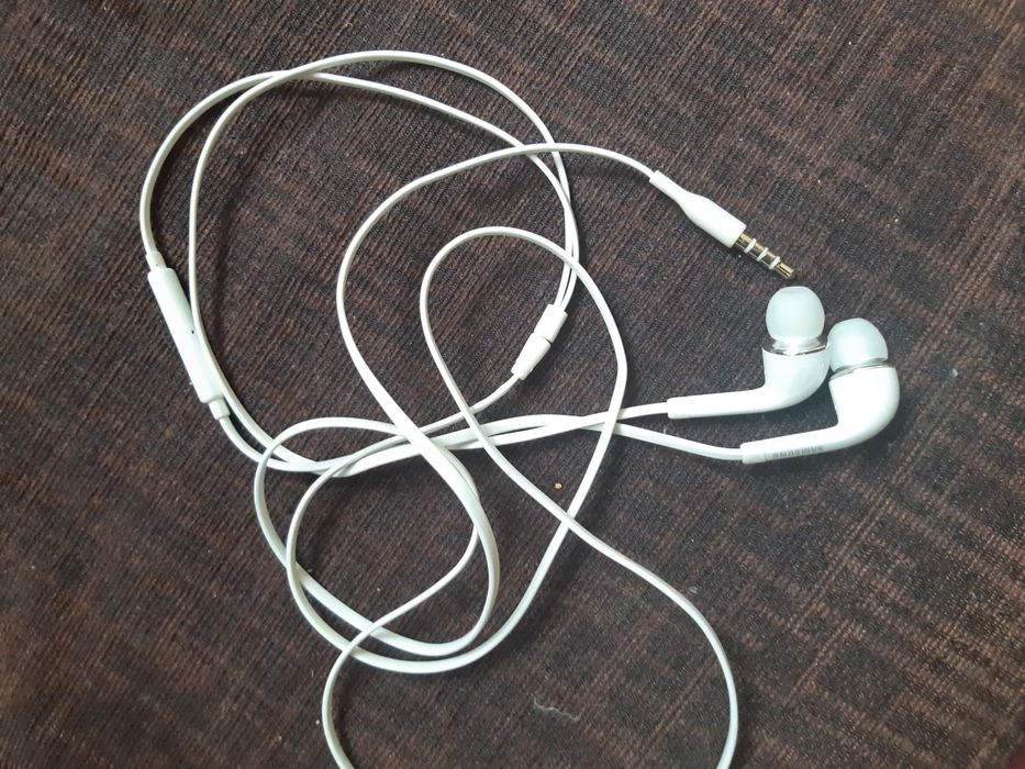 Наушники самсунг А 8