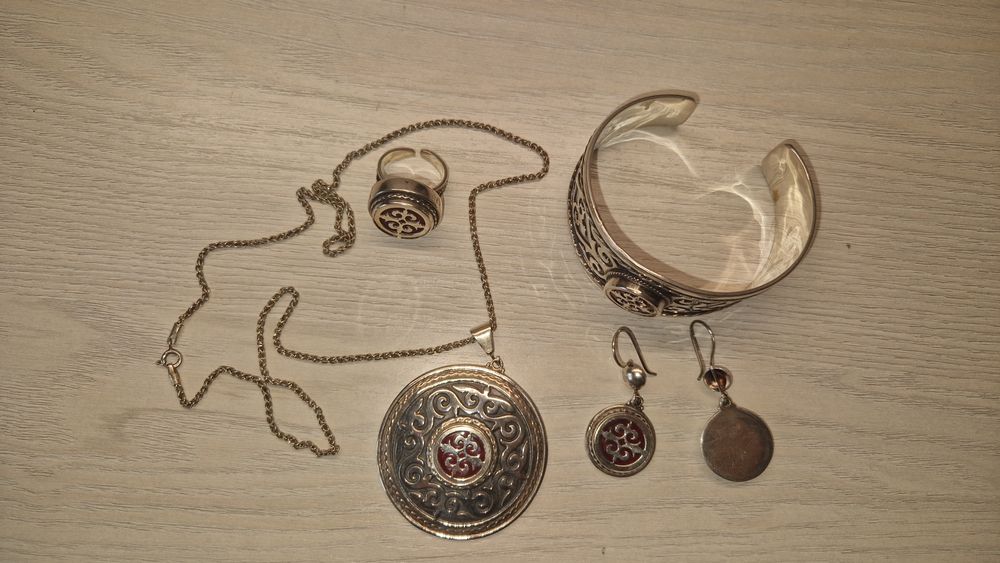 Продам серебряный набор