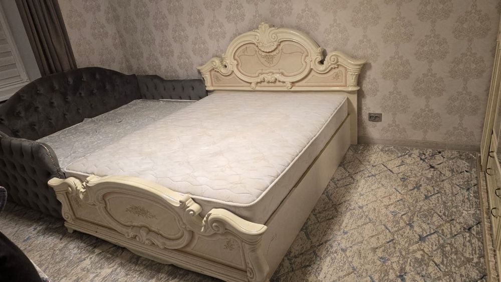 Спальная кровать