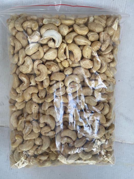 Продавам суров шам фъстък и кашу