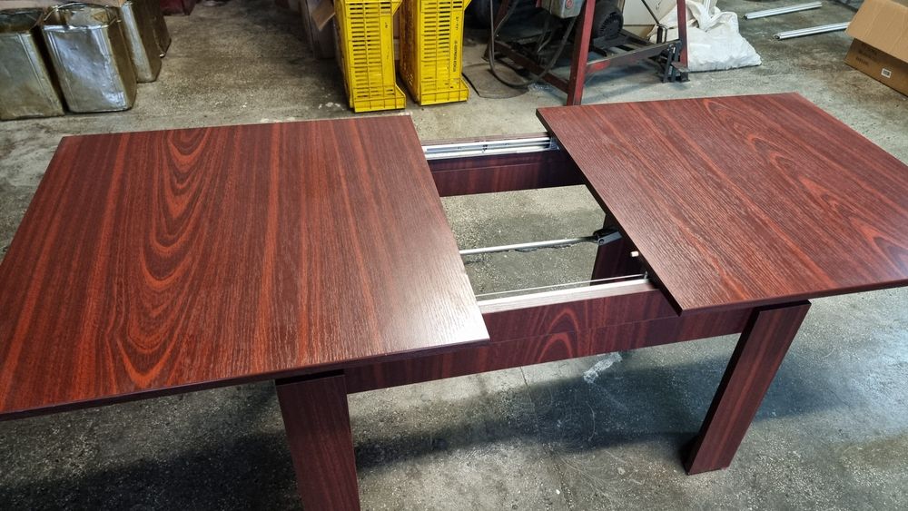 Холна маса с регулиране по височина