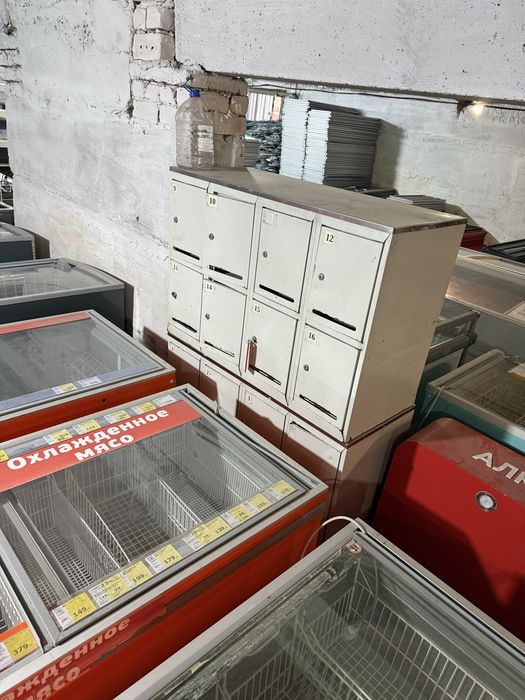 Сумочницы б/у (шкаф для сумок)