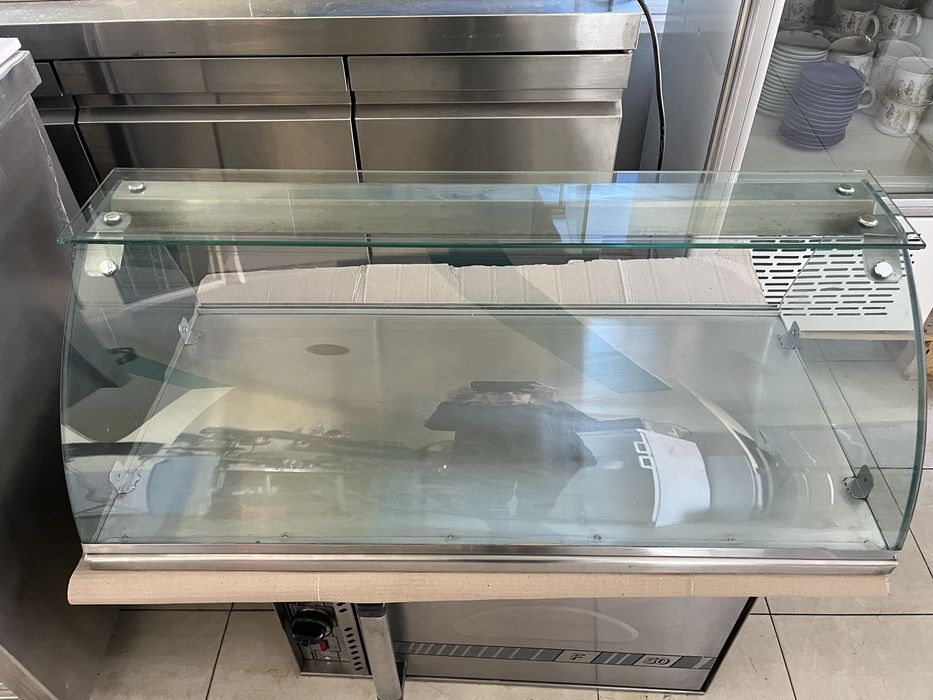 Топла витрина топла