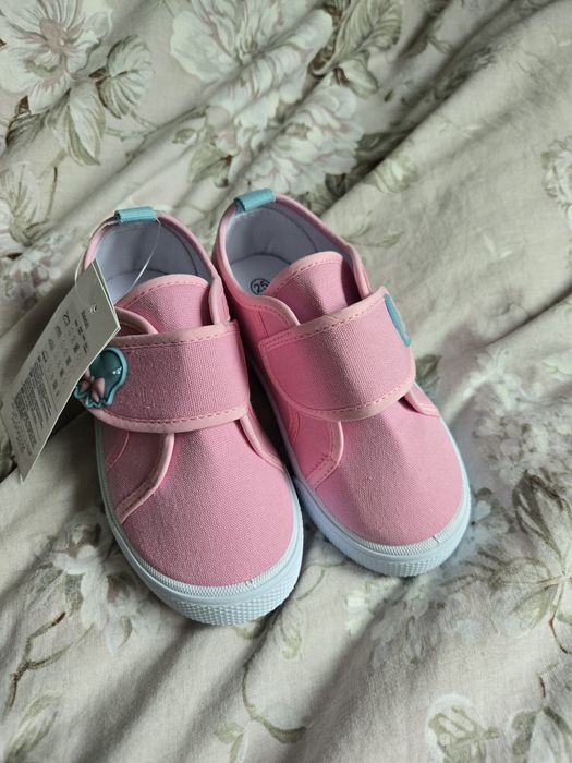 Пантофи за момиче