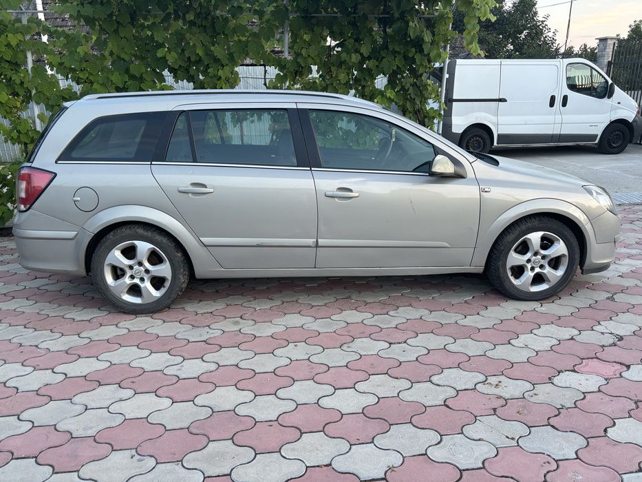 Dezmembrez  opel astra h 1.7 cdti an 2007