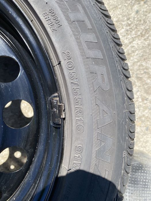 Cauciucuri vară 205/55/16 cu jante de tablă