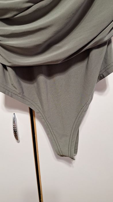 Body kaki cu o singura  maneca lunga