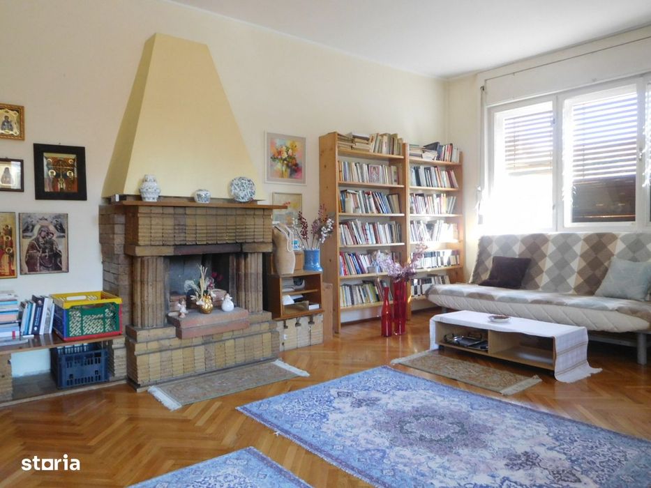 Apartament 6 camere, garaj și grădină în Centru