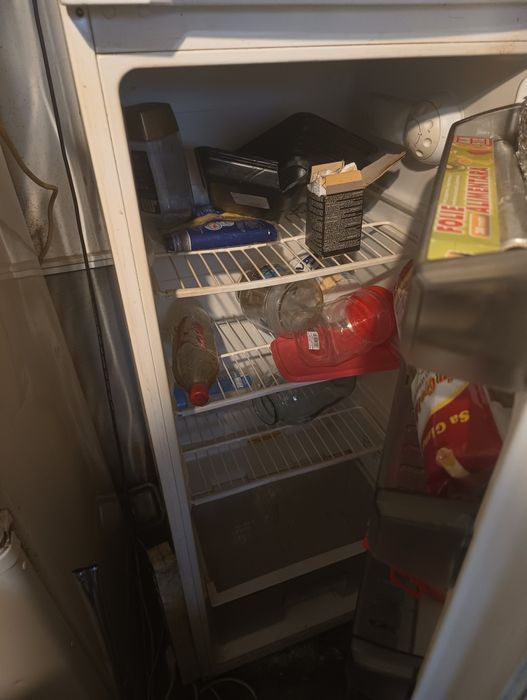 Vând 2 frigidere defecte