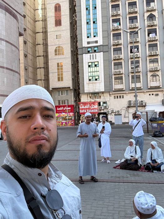 Жағажайдағы қыздар үлкен сиськи