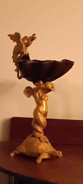 Продается старинная бронзовая статуэтка