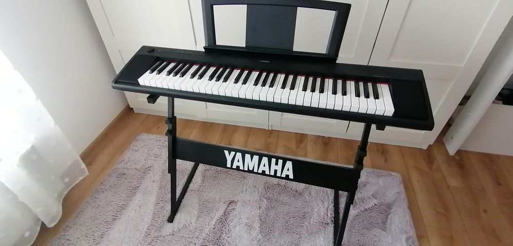 Vand pian yamaha 12 NP Piaggero ca nou