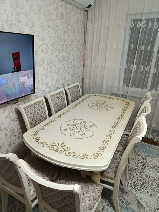 Стол стулья гостиный