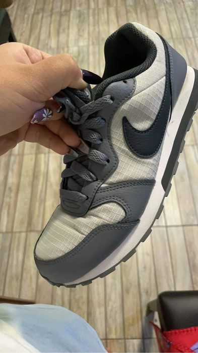 Adidasi nike si alte firme