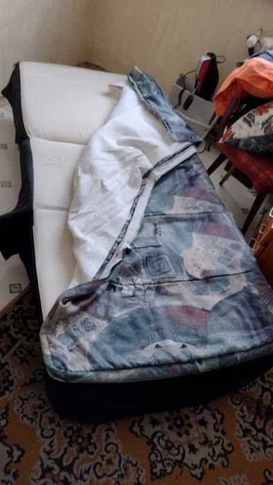 Кресло, отварящо се до едично легло