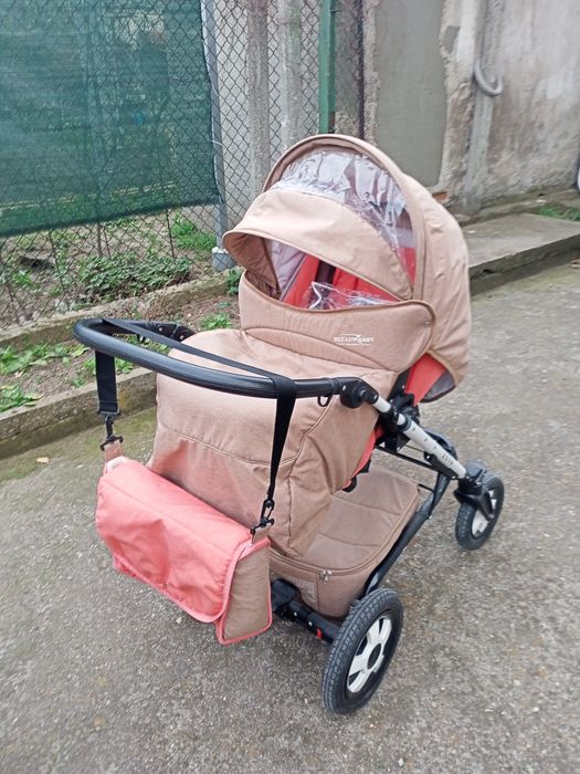 Трансформираща се бебешка количка