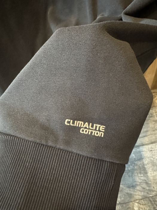 Adidas Essentials с ленти през качулката