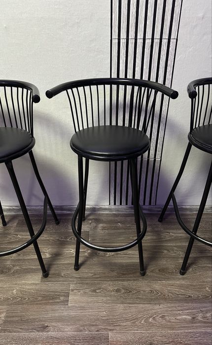 Продам барные стулья и стойку