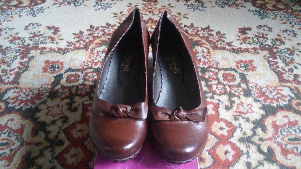Продам женские туфли