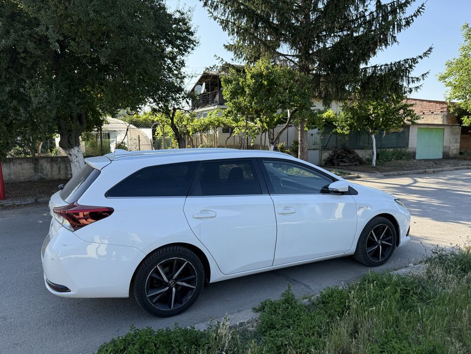Toyota Auris Hybrid 1.8 (73 kW) 2018 г. – на части