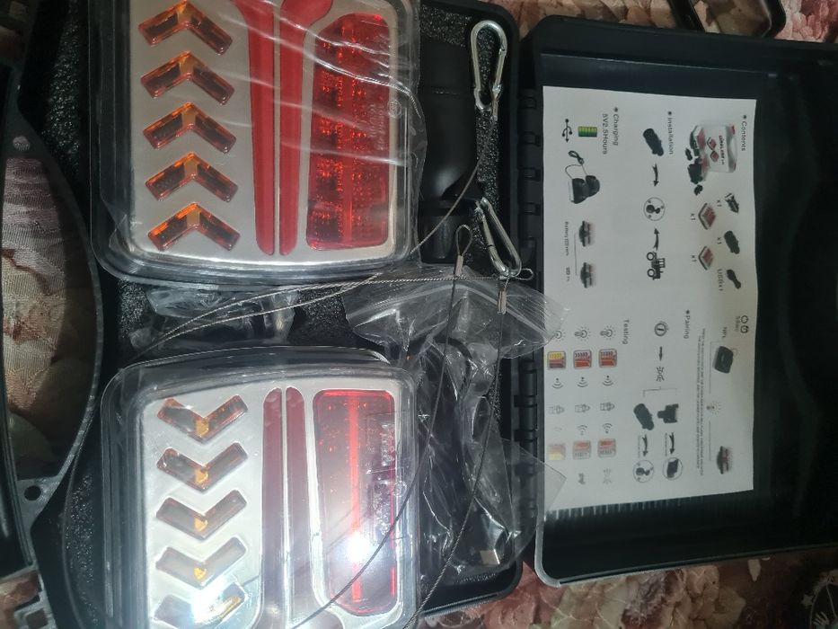 Куфар с 2 бр лед бежични стопове