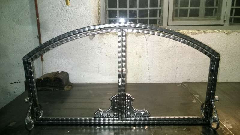 предпазна вратичка за камина от ковано желязо