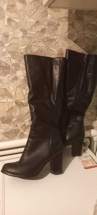 Продам 2 пары сапог в отличном состоянии