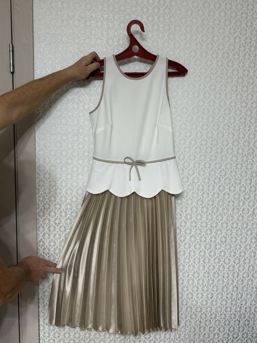 Платье. Женское, модное, нежного цвета очень мило смотриться