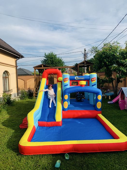 Topogane gonflabile de inchiriat si animatori petrecere Roman • OLX.ro