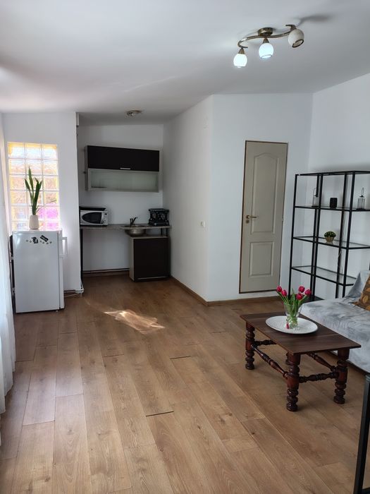 Închiriez un corp de casa Parc Carol