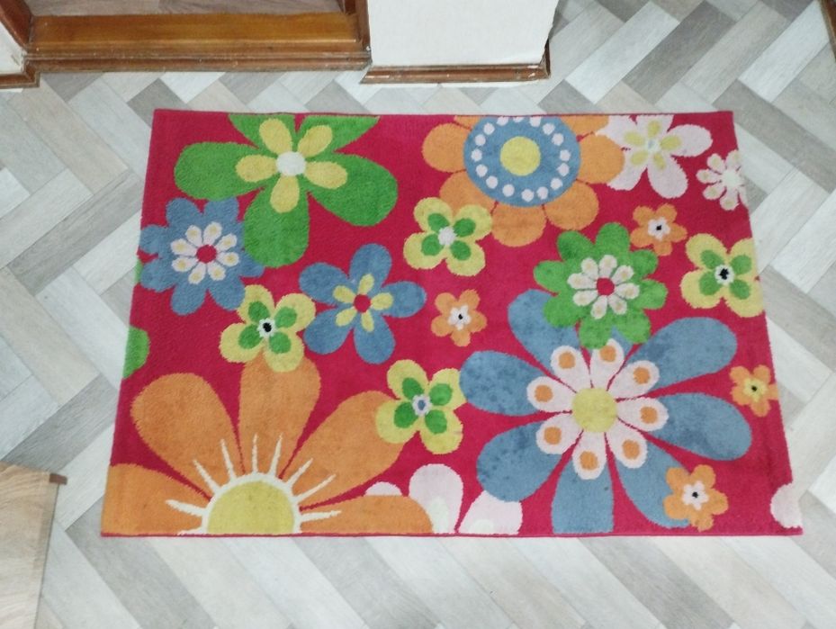 Детский коврик с цветочками