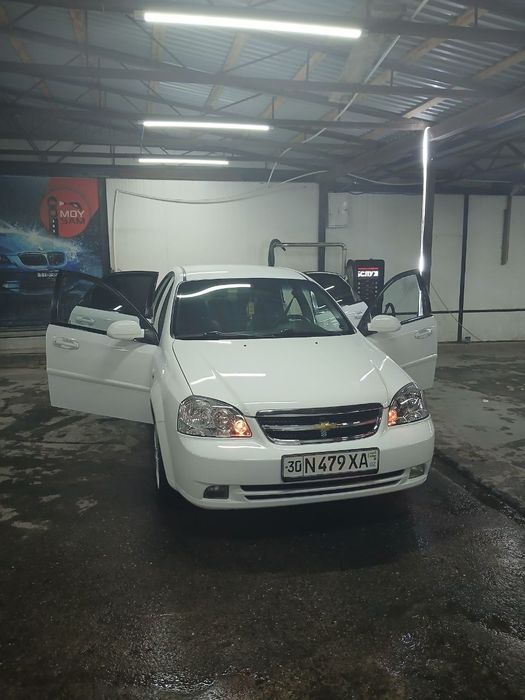 Lacetti 1.8  sotiladi