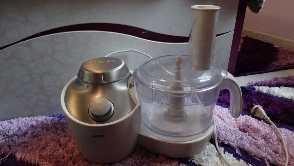 Кухненски робот Philips HR7765 - в добро състояние с приставки 800W