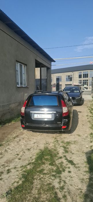 Продам машину Приора Универсал