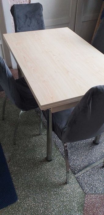 Vand masa extensibila cu 4 scaune