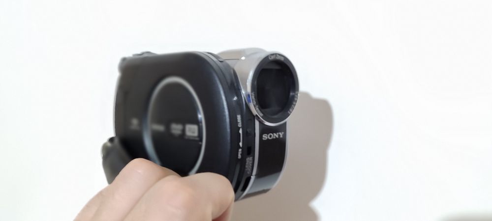 Видео камера Sony DCR-DVD810