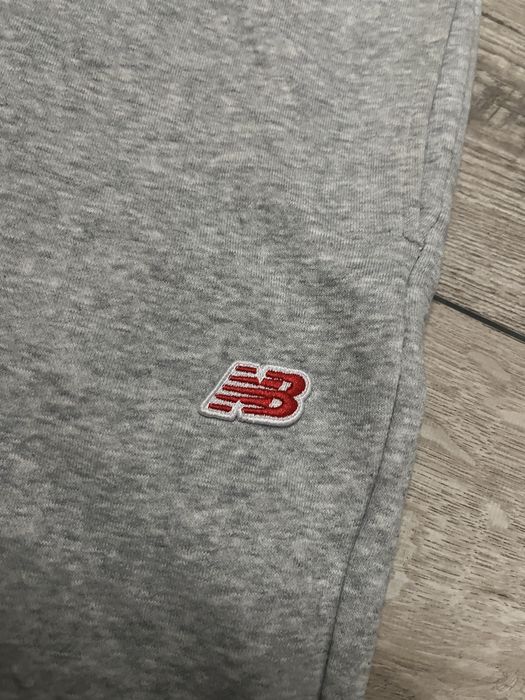 Дрехи на New Balance и Lacoste