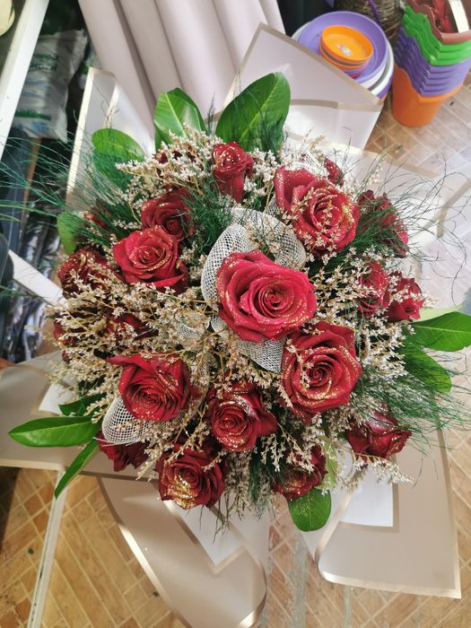 Цветя, букети, аранжировки, венци в град Пещера