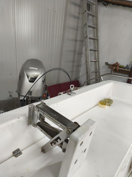 Suport motor auxiliar barca