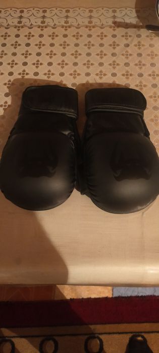 Продам перчатки для спарингов новые